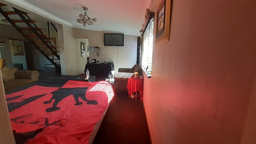  Bedroom Property for Sale in Heatherdale AH Gauteng