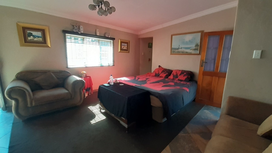 Bedroom Property for Sale in Heatherdale AH Gauteng