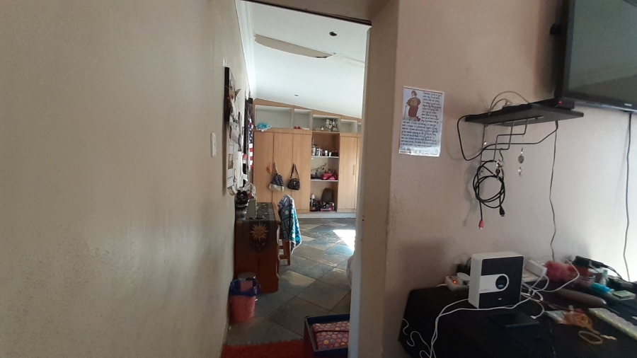  Bedroom Property for Sale in Heatherdale AH Gauteng