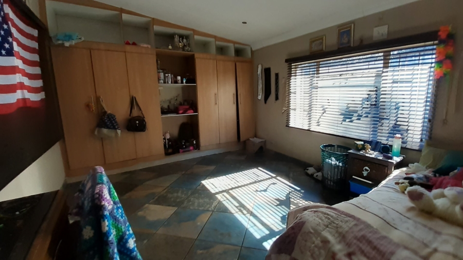  Bedroom Property for Sale in Heatherdale AH Gauteng