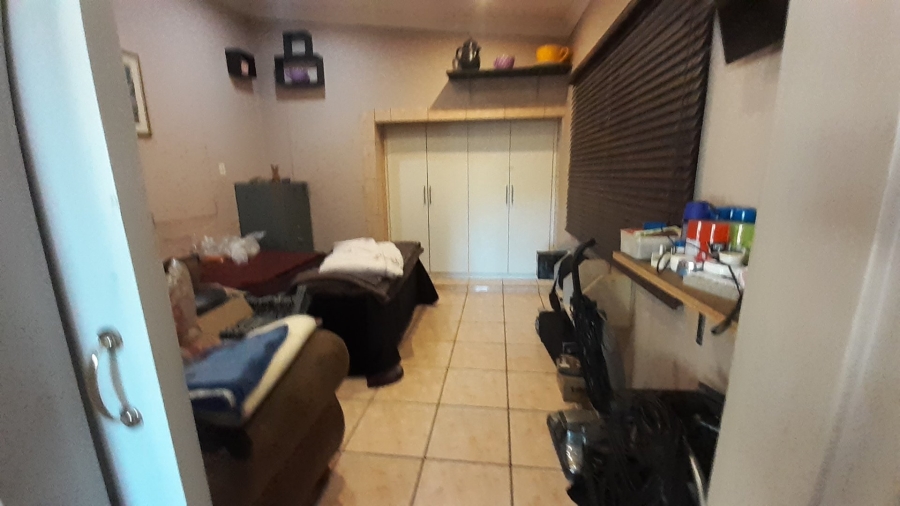  Bedroom Property for Sale in Heatherdale AH Gauteng