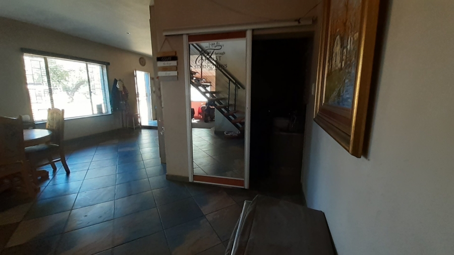  Bedroom Property for Sale in Heatherdale AH Gauteng