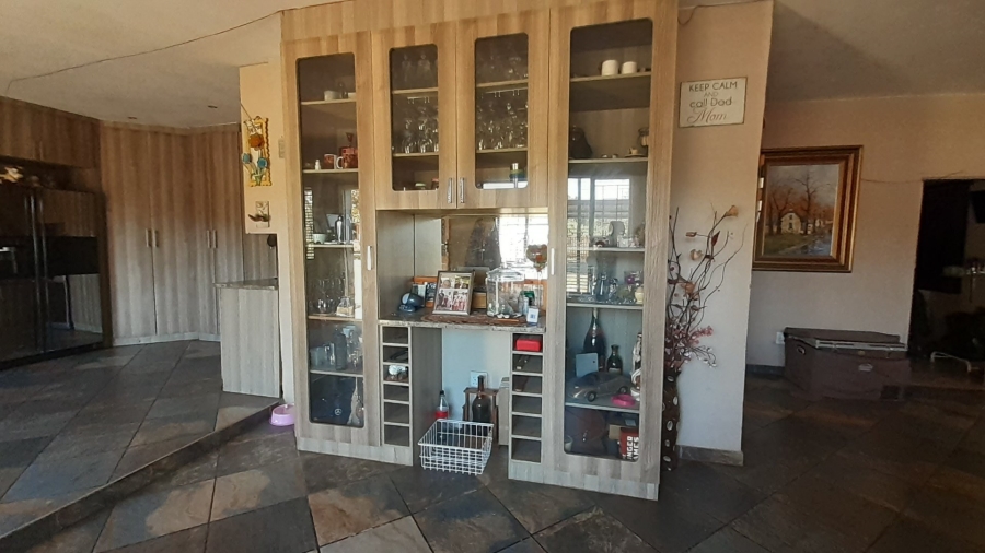  Bedroom Property for Sale in Heatherdale AH Gauteng