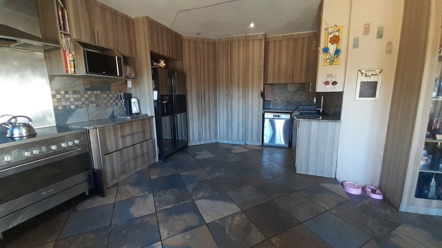  Bedroom Property for Sale in Heatherdale AH Gauteng