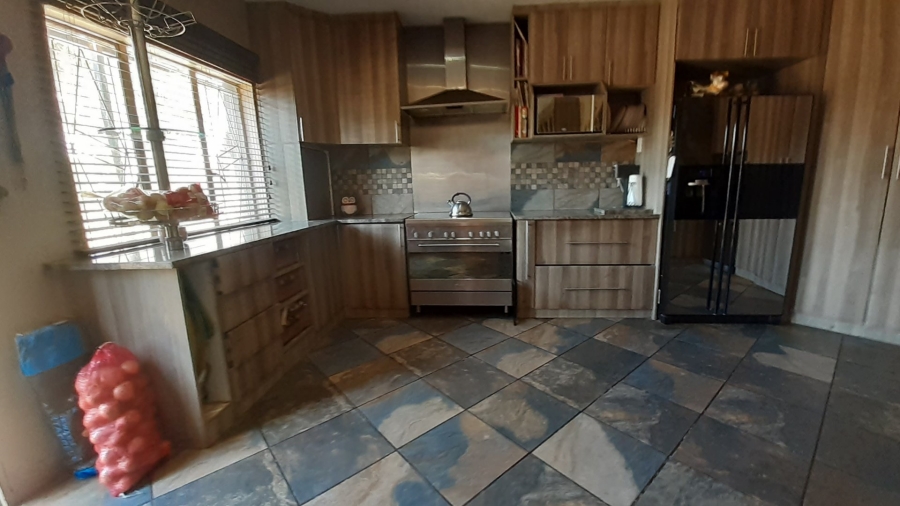  Bedroom Property for Sale in Heatherdale AH Gauteng