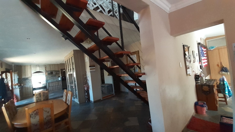  Bedroom Property for Sale in Heatherdale AH Gauteng