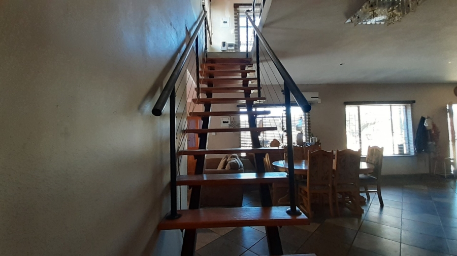 Bedroom Property for Sale in Heatherdale AH Gauteng