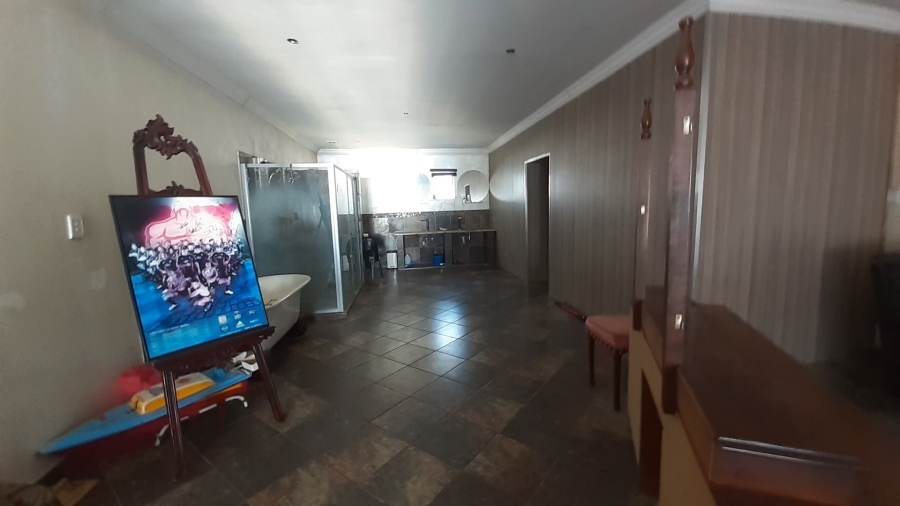  Bedroom Property for Sale in Heatherdale AH Gauteng