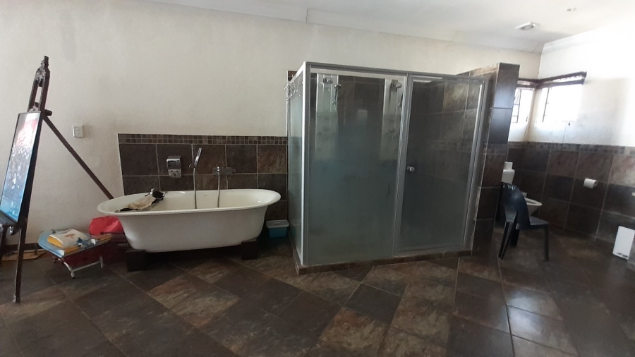  Bedroom Property for Sale in Heatherdale AH Gauteng