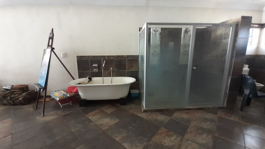  Bedroom Property for Sale in Heatherdale AH Gauteng