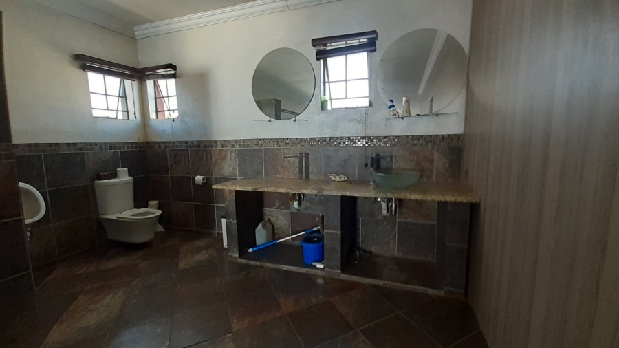  Bedroom Property for Sale in Heatherdale AH Gauteng