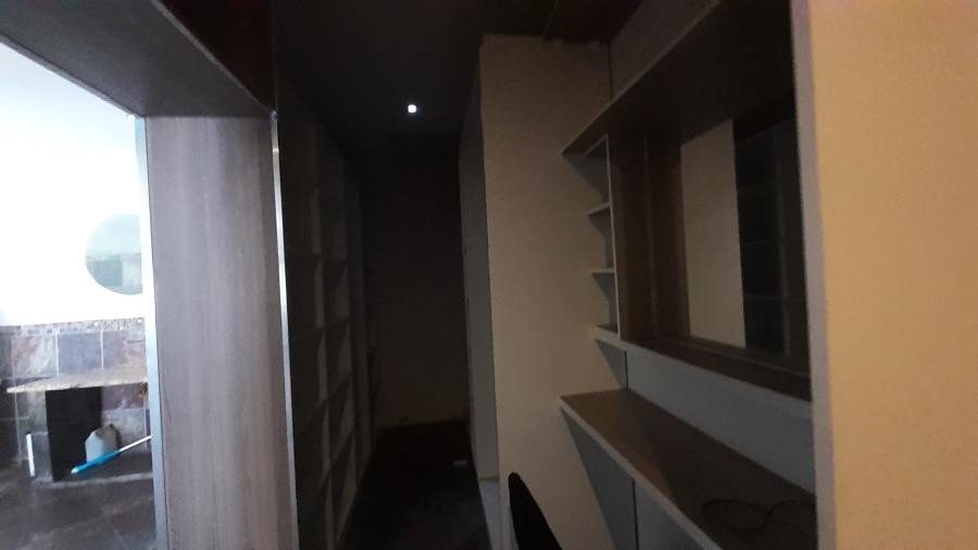  Bedroom Property for Sale in Heatherdale AH Gauteng