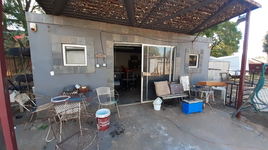  Bedroom Property for Sale in Heatherdale AH Gauteng