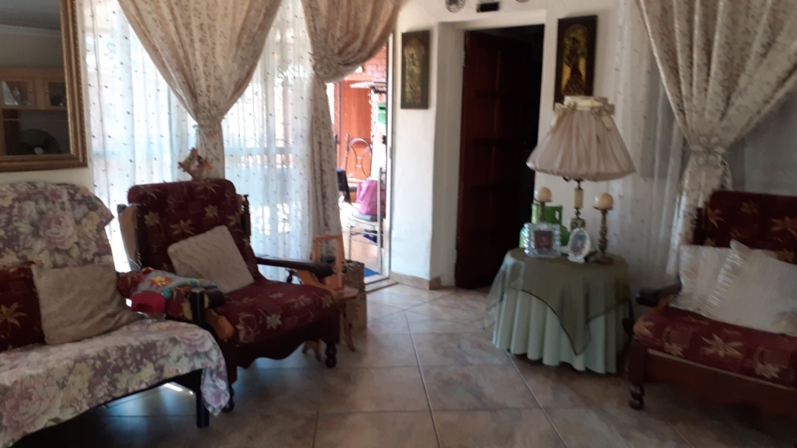  Bedroom Property for Sale in Heatherdale AH Gauteng