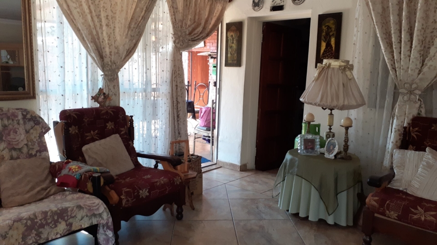 Bedroom Property for Sale in Heatherdale AH Gauteng