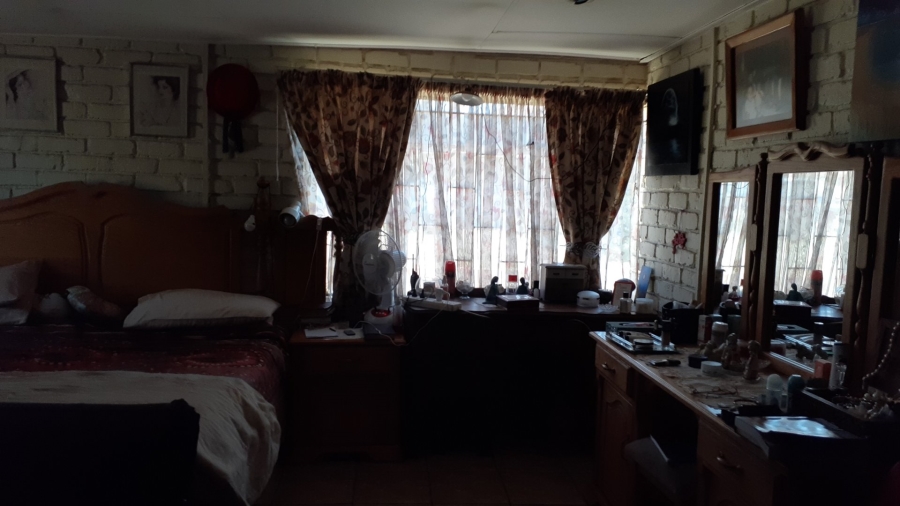  Bedroom Property for Sale in Heatherdale AH Gauteng