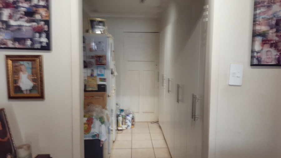  Bedroom Property for Sale in Heatherdale AH Gauteng