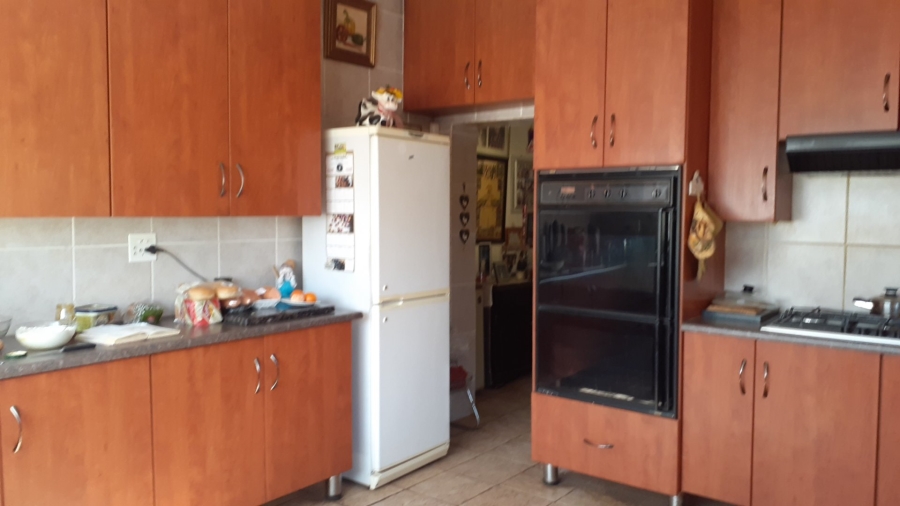  Bedroom Property for Sale in Heatherdale AH Gauteng