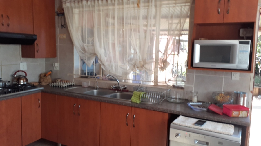  Bedroom Property for Sale in Heatherdale AH Gauteng