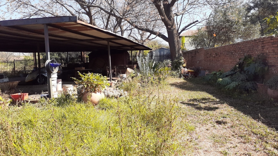  Bedroom Property for Sale in Heatherdale AH Gauteng