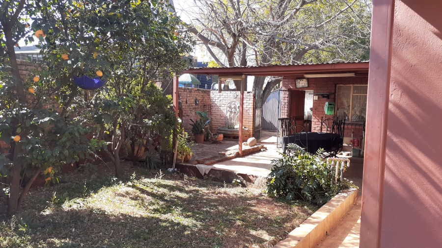  Bedroom Property for Sale in Heatherdale AH Gauteng