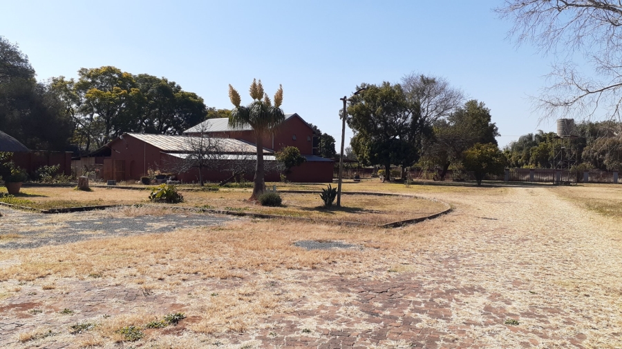  Bedroom Property for Sale in Heatherdale AH Gauteng