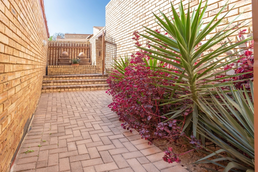 3 Bedroom Property for Sale in Radiokop Gauteng
