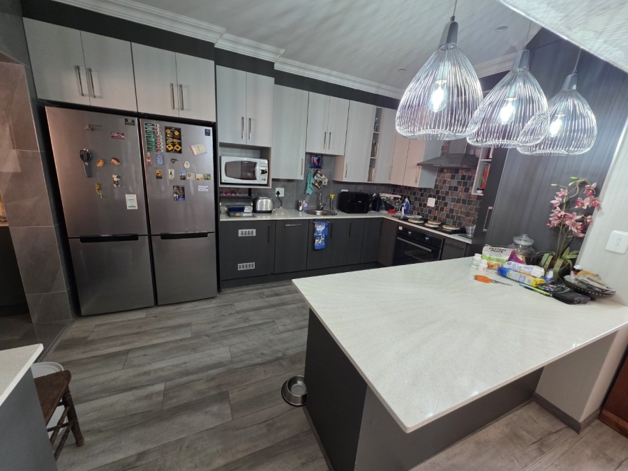 6 Bedroom Property for Sale in Montana Park Gauteng