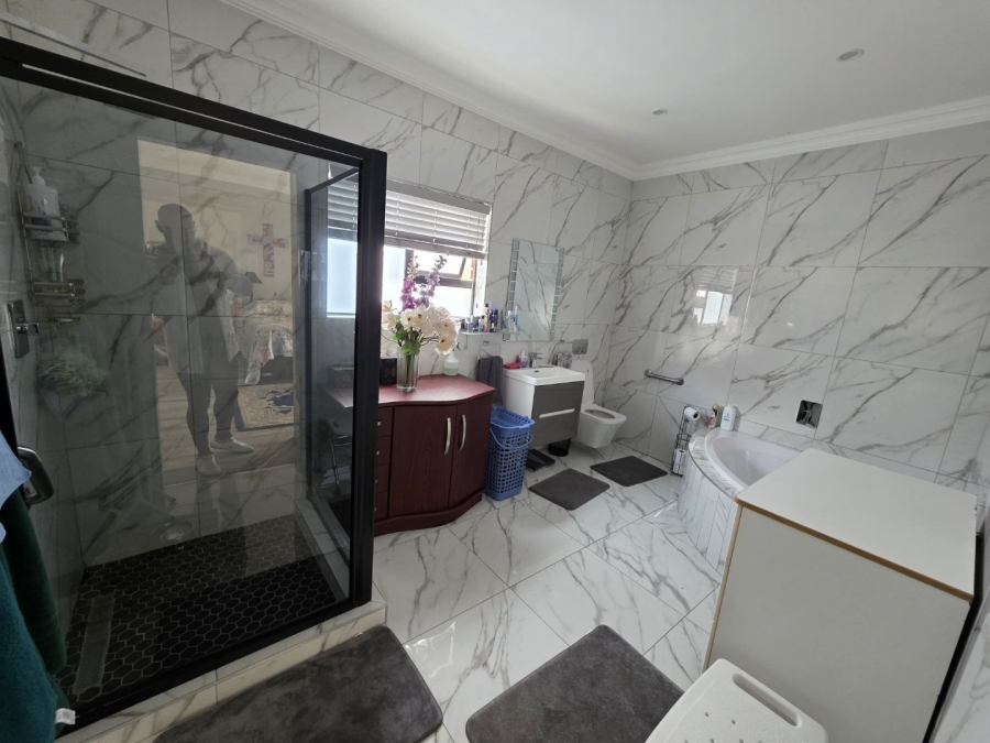 6 Bedroom Property for Sale in Montana Park Gauteng