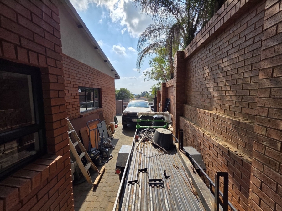 6 Bedroom Property for Sale in Montana Park Gauteng