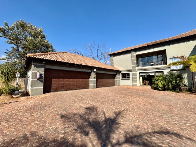 6 Bedroom Property for Sale in Bredell Gauteng