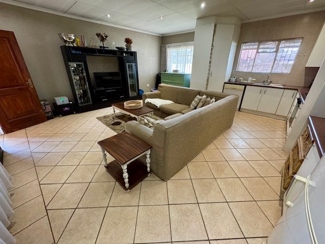 6 Bedroom Property for Sale in Bredell Gauteng