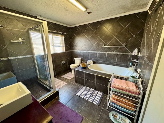 6 Bedroom Property for Sale in Bredell Gauteng