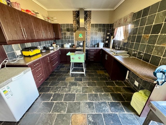 6 Bedroom Property for Sale in Bredell Gauteng