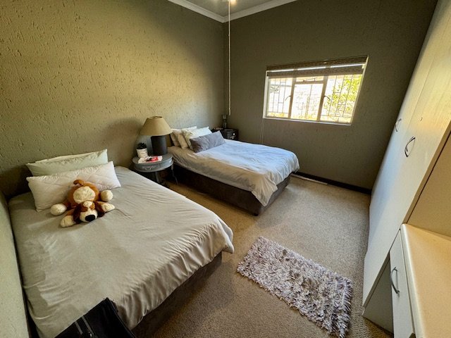 6 Bedroom Property for Sale in Bredell Gauteng