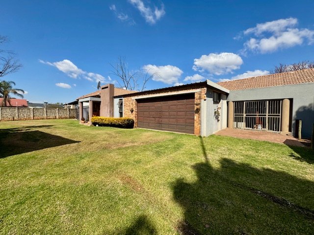 6 Bedroom Property for Sale in Bredell Gauteng