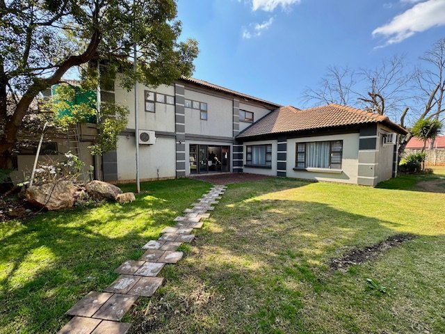 6 Bedroom Property for Sale in Bredell Gauteng