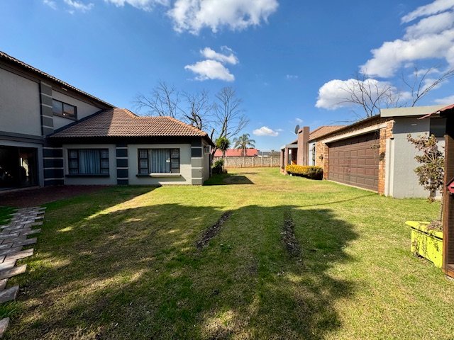 6 Bedroom Property for Sale in Bredell Gauteng