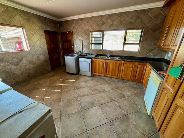 6 Bedroom Property for Sale in Bredell Gauteng