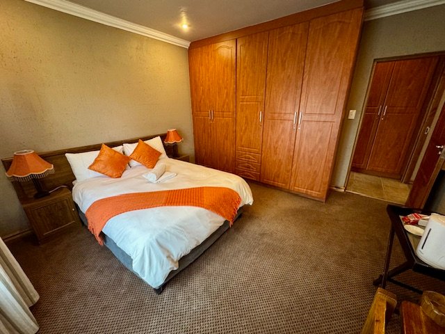 6 Bedroom Property for Sale in Bredell Gauteng