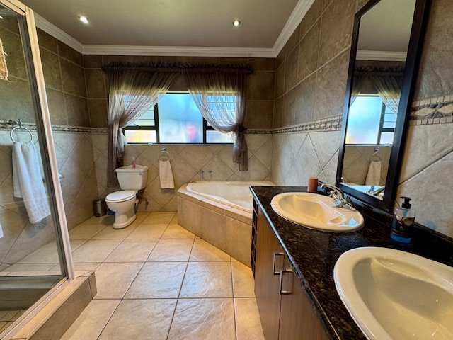 6 Bedroom Property for Sale in Bredell Gauteng