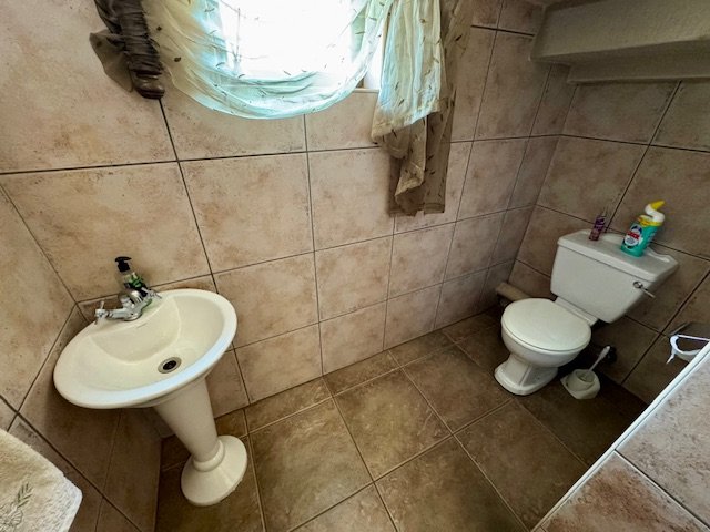 6 Bedroom Property for Sale in Bredell Gauteng