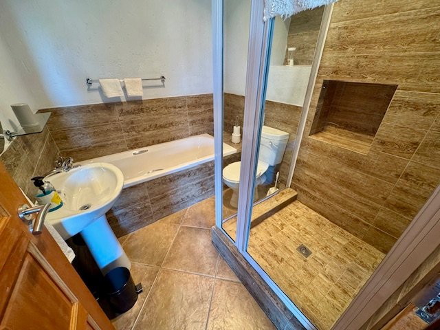 6 Bedroom Property for Sale in Bredell Gauteng