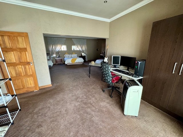 6 Bedroom Property for Sale in Bredell Gauteng