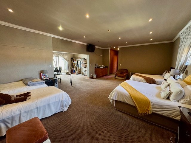 6 Bedroom Property for Sale in Bredell Gauteng