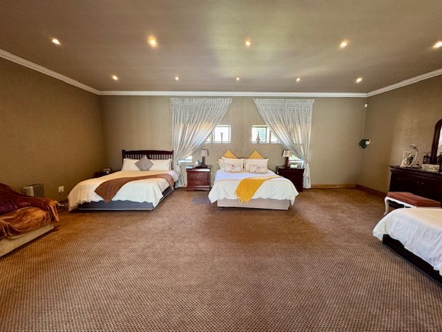 6 Bedroom Property for Sale in Bredell Gauteng