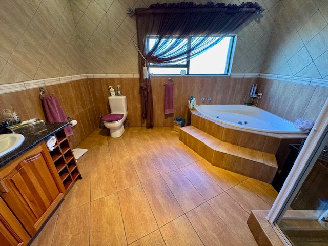 6 Bedroom Property for Sale in Bredell Gauteng