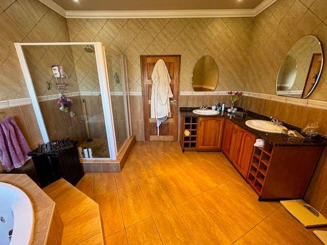 6 Bedroom Property for Sale in Bredell Gauteng
