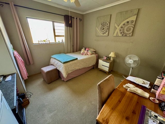 6 Bedroom Property for Sale in Bredell Gauteng