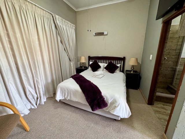 6 Bedroom Property for Sale in Bredell Gauteng